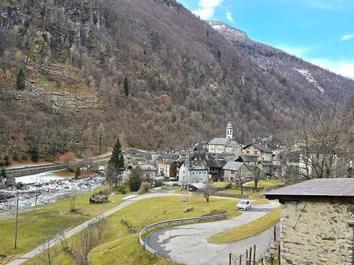 3 rustici da rinnovare con piccolo terreno, bella vista, soleggiata e tranquilla - Foto 12 di 26
