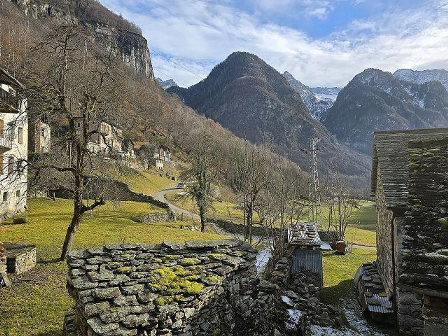 3 rustici da rinnovare con piccolo terreno, bella vista, soleggiata e tranquilla - Foto 13 di 26