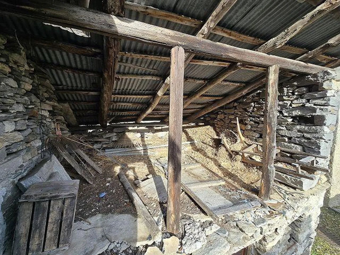 3 rustici da rinnovare con piccolo terreno, bella vista, soleggiata e tranquilla - Foto 8 di 26