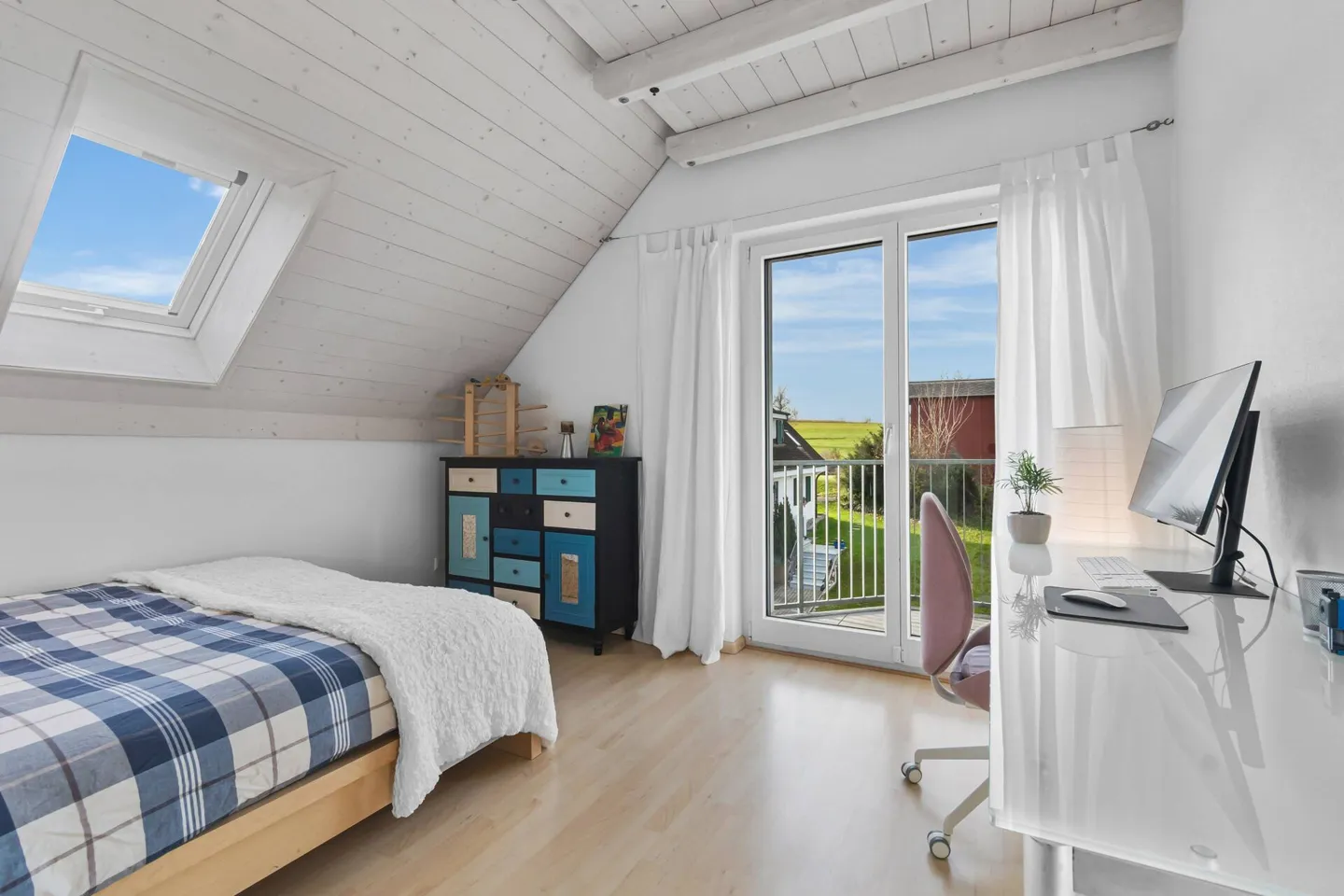 Detached single-family house in a family-friendly location! - Photo 12 of 15