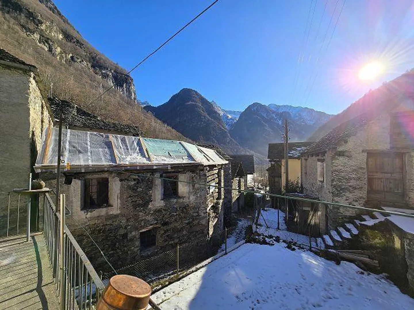 3 rustici da rinnovare con piccolo terreno, bella vista, soleggiata e tranquilla - Foto 19 di 26