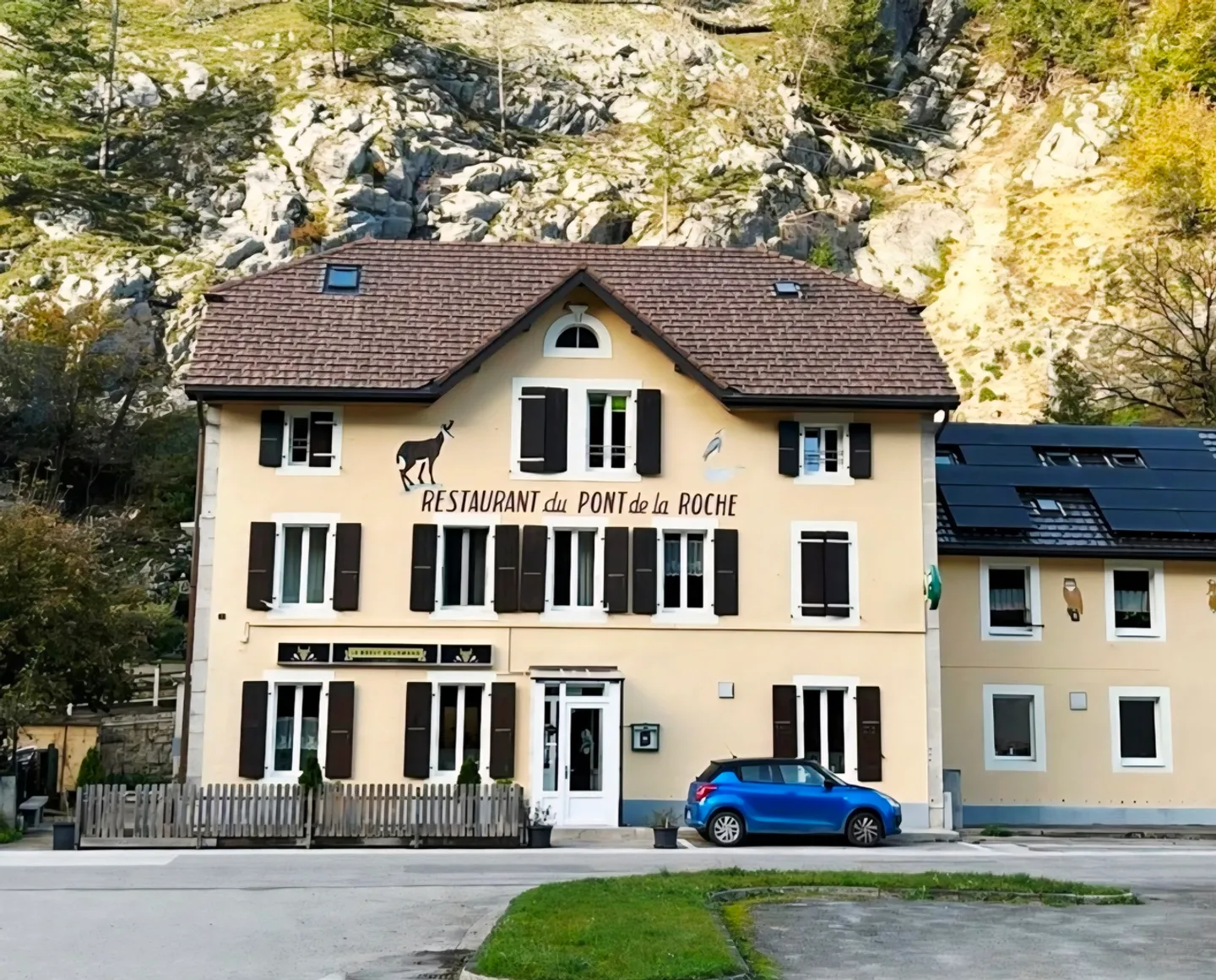 Seize the opportunity to take over the Restaurant du Pont de la Roche - Photo 1 of 9