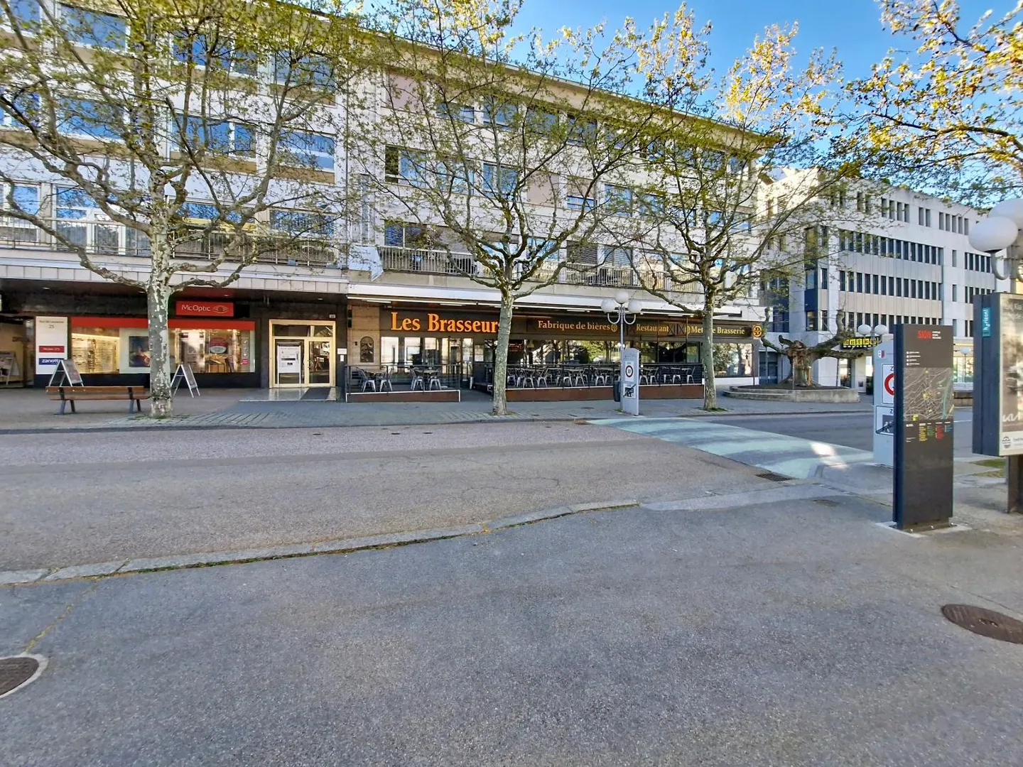 Sion - Geräumige Geschäftsräume von 335 m² ideal für eine medizinische Klinik im Zentrum - Foto 1 von 15