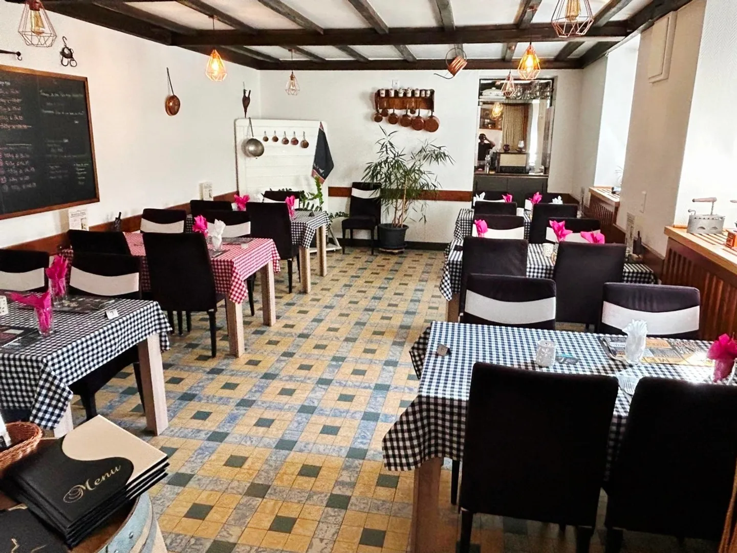 Seize the opportunity to take over the Restaurant du Pont de la Roche - Photo 3 of 9