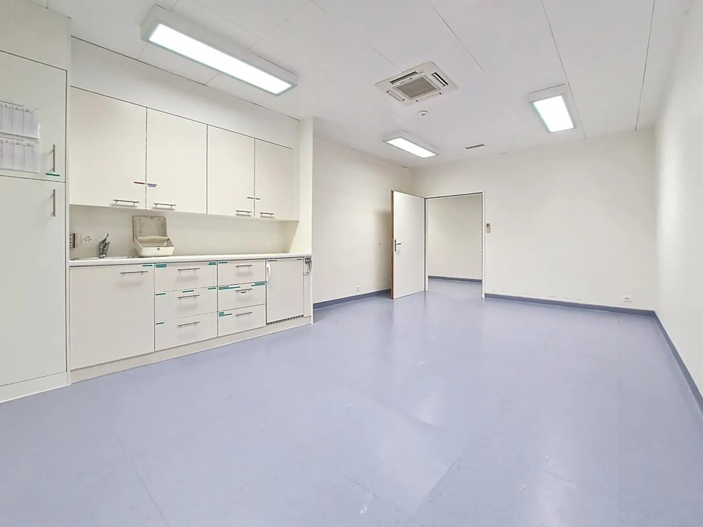 Sion - Geräumige Geschäftsräume von 335 m² ideal für eine medizinische Klinik im Zentrum - Foto 7 von 15