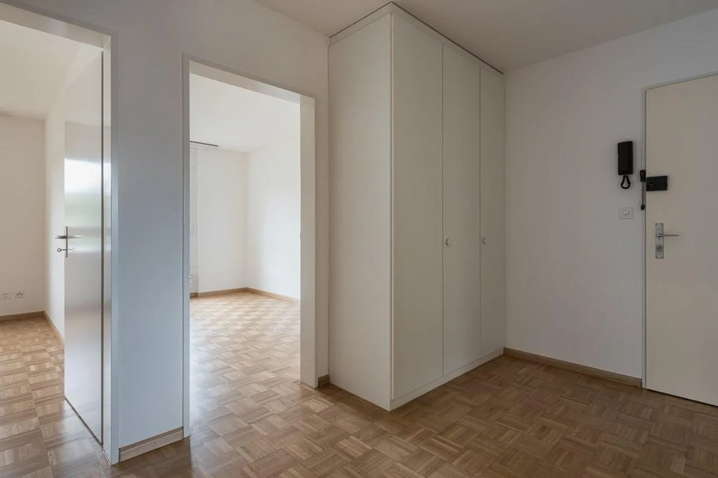 Appartement lumineux avec vue sur la verdure - Photo 2 sur 7