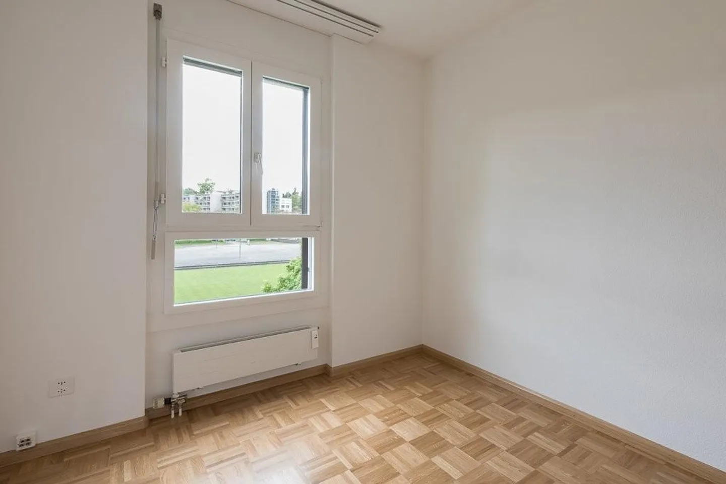 Appartement lumineux avec vue sur la verdure - Photo 3 sur 7