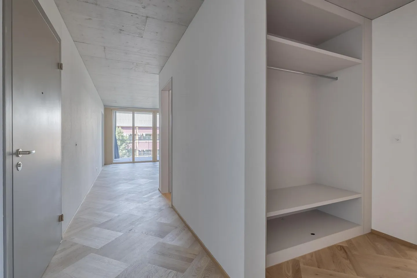 3.5 Room Apartment in Biel - Photo 2 of 13