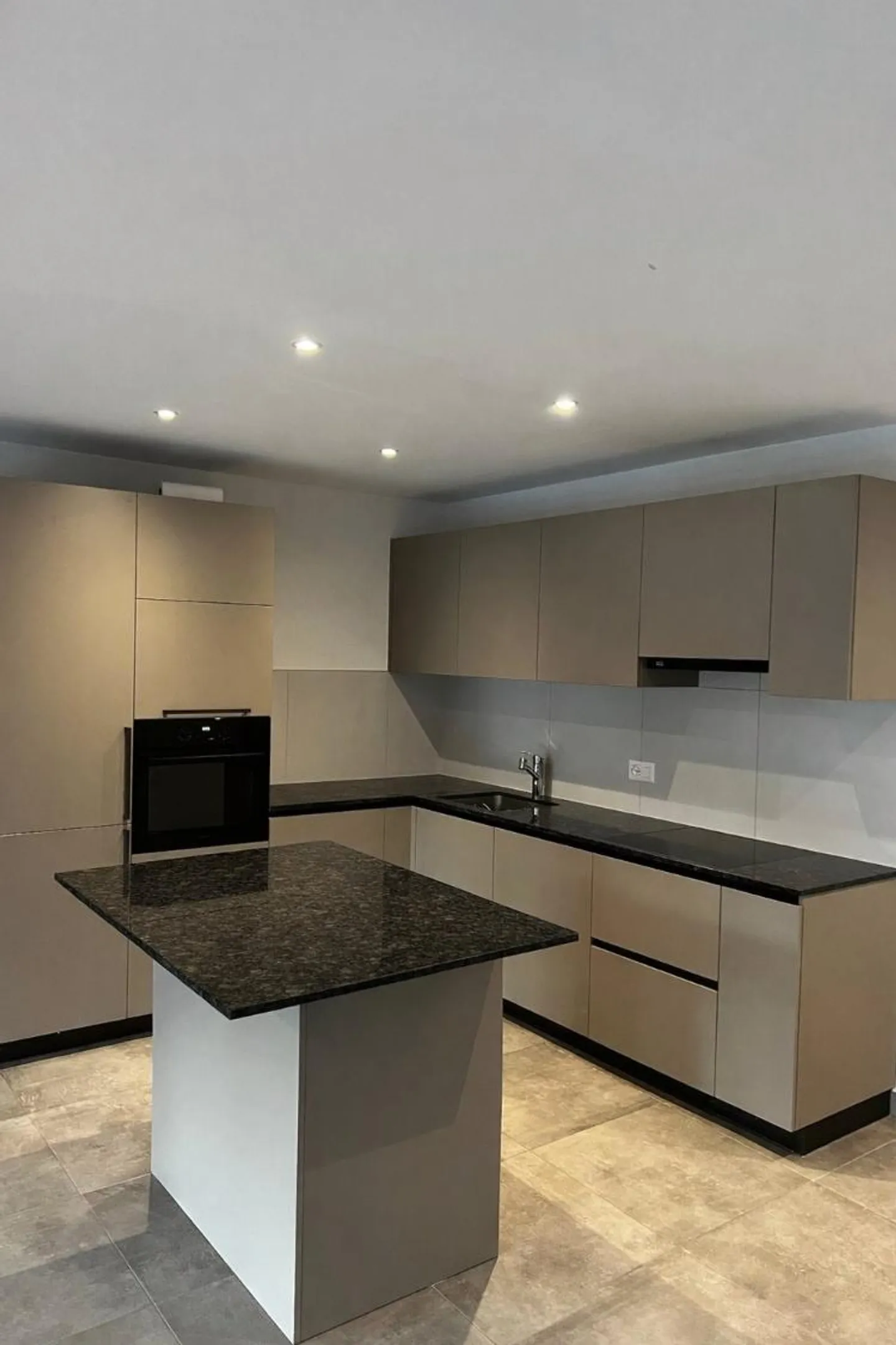 3,5-Zimmer-Wohnung im 1. Stock - Foto 1 von 6