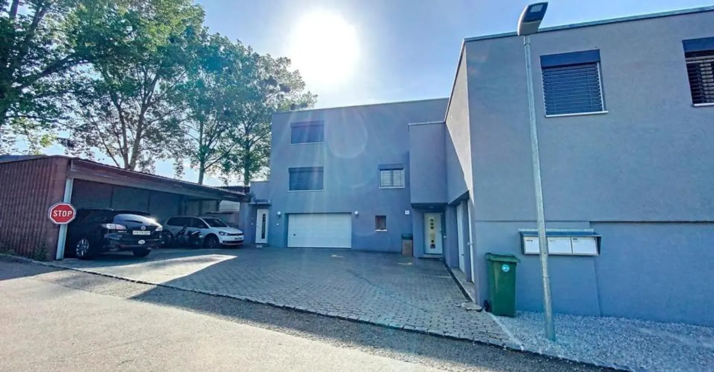 Edificio redditizio a Marly - 3 appartamenti con piscina - Foto 1 di 9