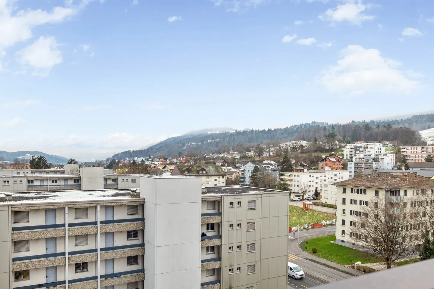 «Renoviert - lichtdurchflutet - tolle Aussicht - gute Lage !» - Foto 4 von 9