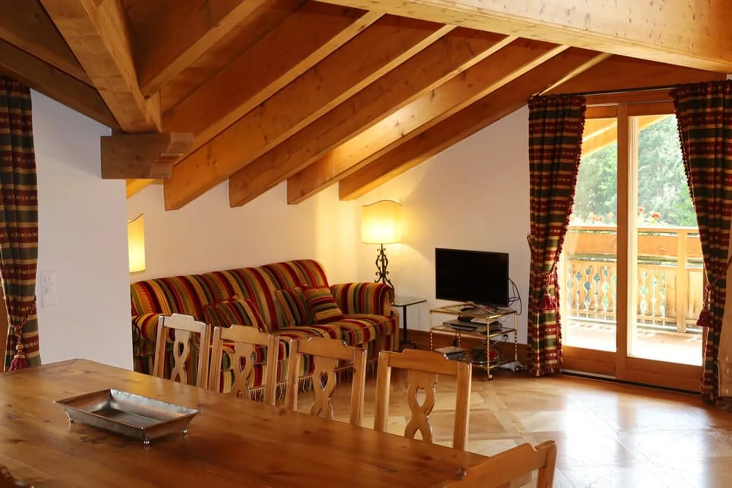 Wunderschöne Penthouse-Wohnung mit 5,5 Zimmern in Crans-Montana - Foto 3 von 13