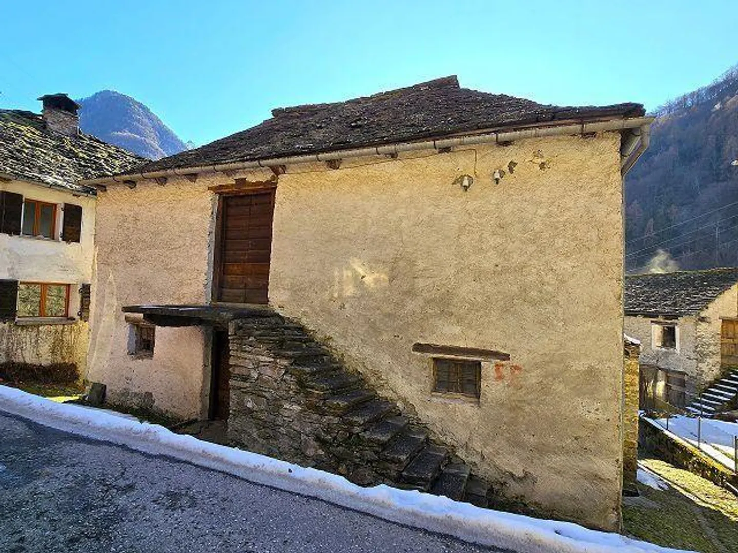 3 rustici da rinnovare con piccolo terreno, bella vista, soleggiata e tranquilla - Foto 21 di 26