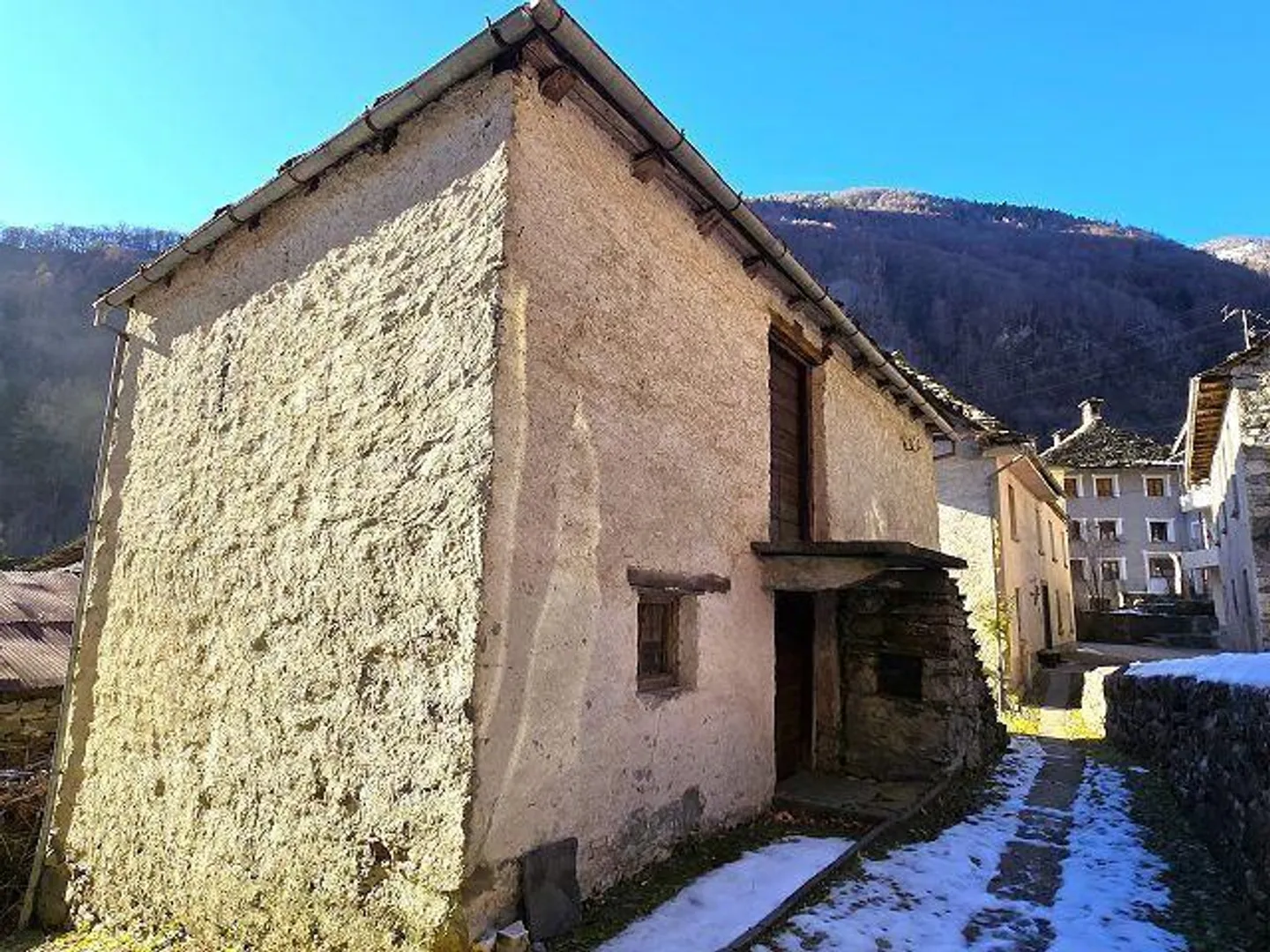 3 rustici da rinnovare con piccolo terreno, bella vista, soleggiata e tranquilla - Foto 20 di 26
