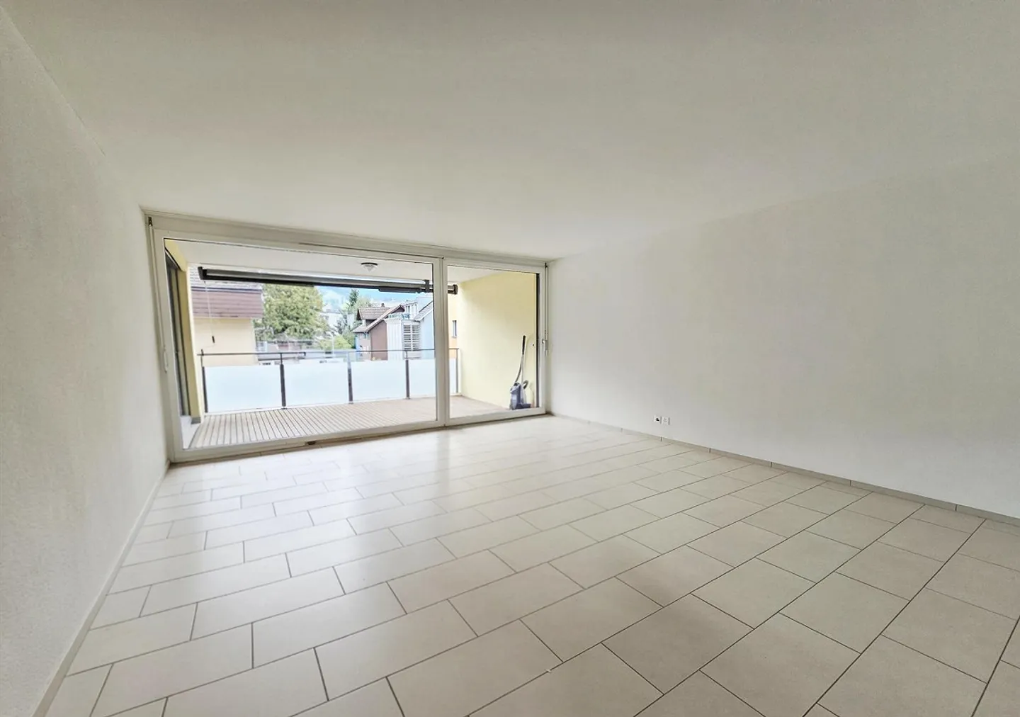Moderne 4½-Zimmer-Wohnung in zentraler Lage - Foto 4 von 17