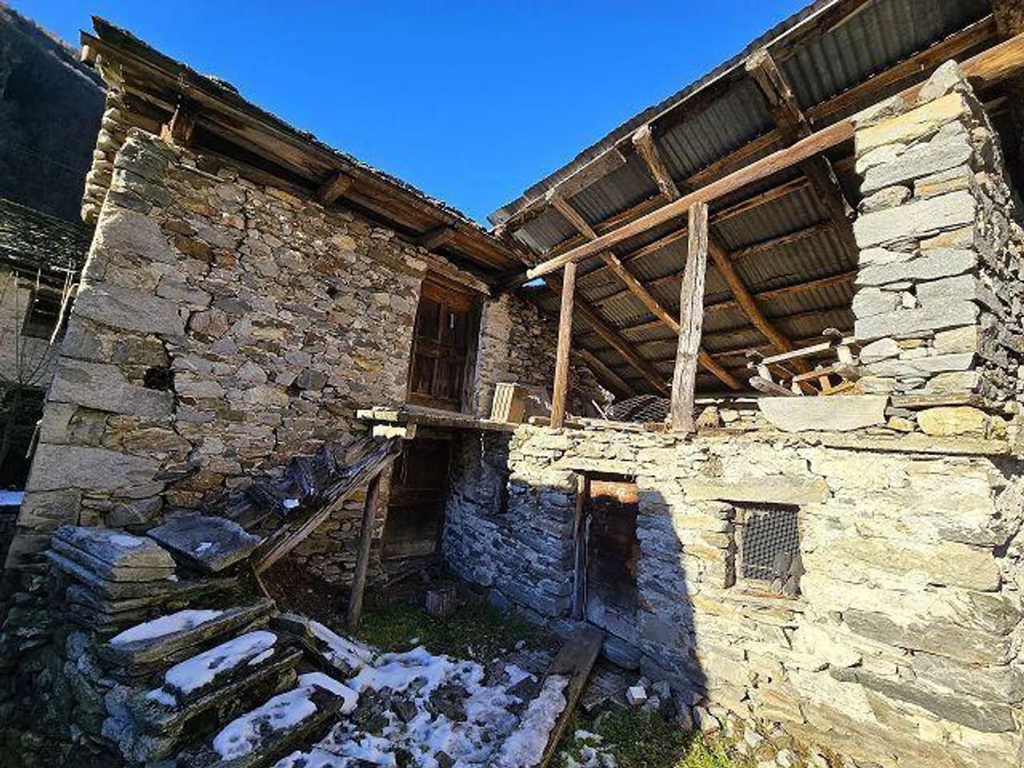 3 rustici da rinnovare con piccolo terreno, bella vista, soleggiata e tranquilla - Foto 26 di 26