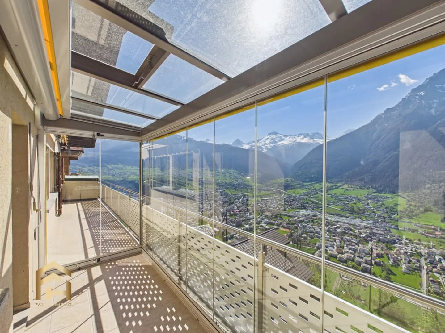 Ruhige 5.5 ZWG mit tollem Blick, Gartenparzelle und Garage - Photo 1 sur 13