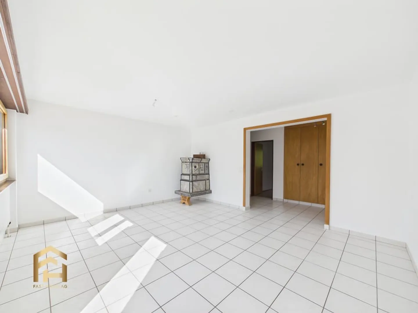 Ruhige 5.5 ZWG mit tollem Blick, Gartenparzelle und Garage - Photo 5 sur 13