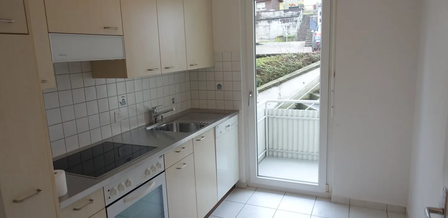 Affordable and well-maintained 4-room apartment - Photo 1 of 4