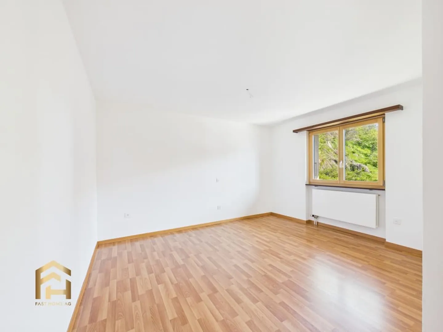 Ruhige 5.5 ZWG mit tollem Blick, Gartenparzelle und Garage - Photo 6 sur 13