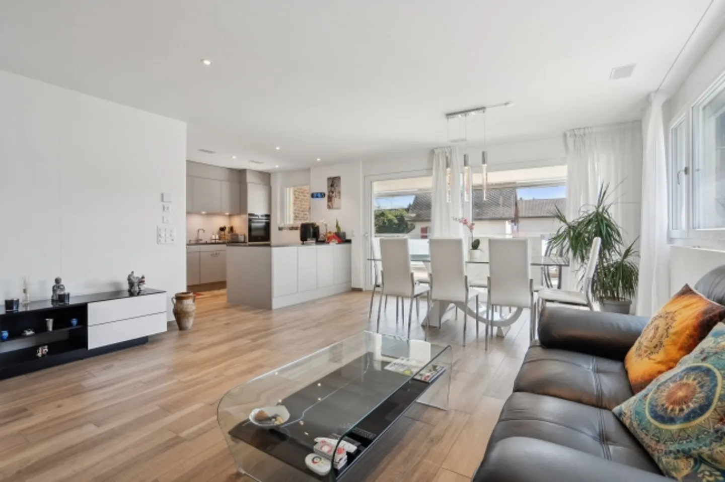 Modern 3.5-room apartment in Wohlen - Photo 2 of 13