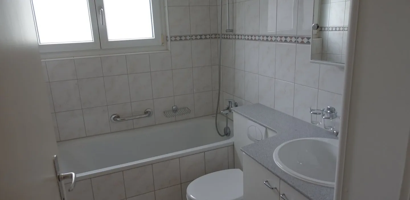 Affordable and well-maintained 4-room apartment - Photo 2 of 4