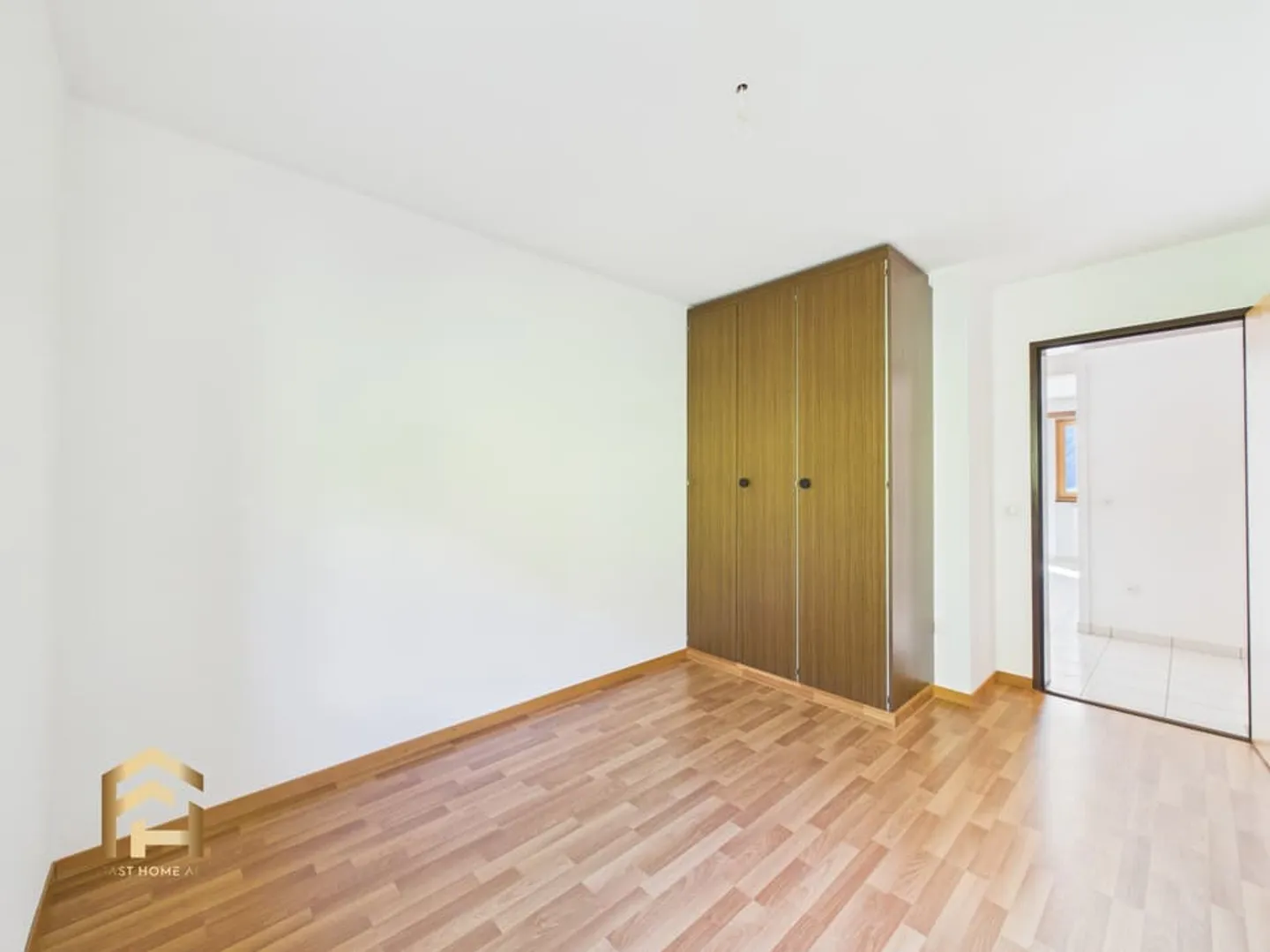 Ruhige 5.5 ZWG mit tollem Blick, Gartenparzelle und Garage - Photo 10 sur 13