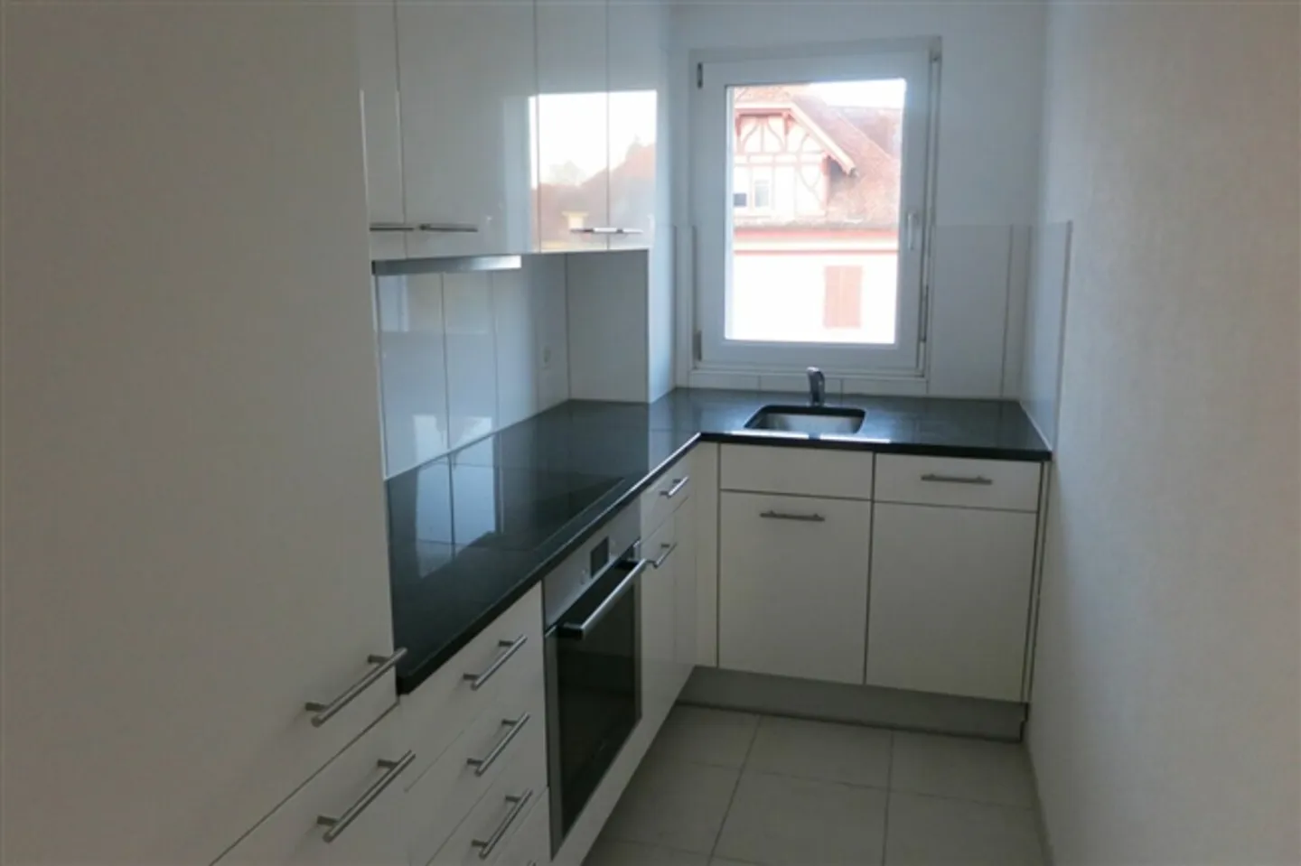 Beautiful 2.5-room apartment with gallery - Photo 2 of 11