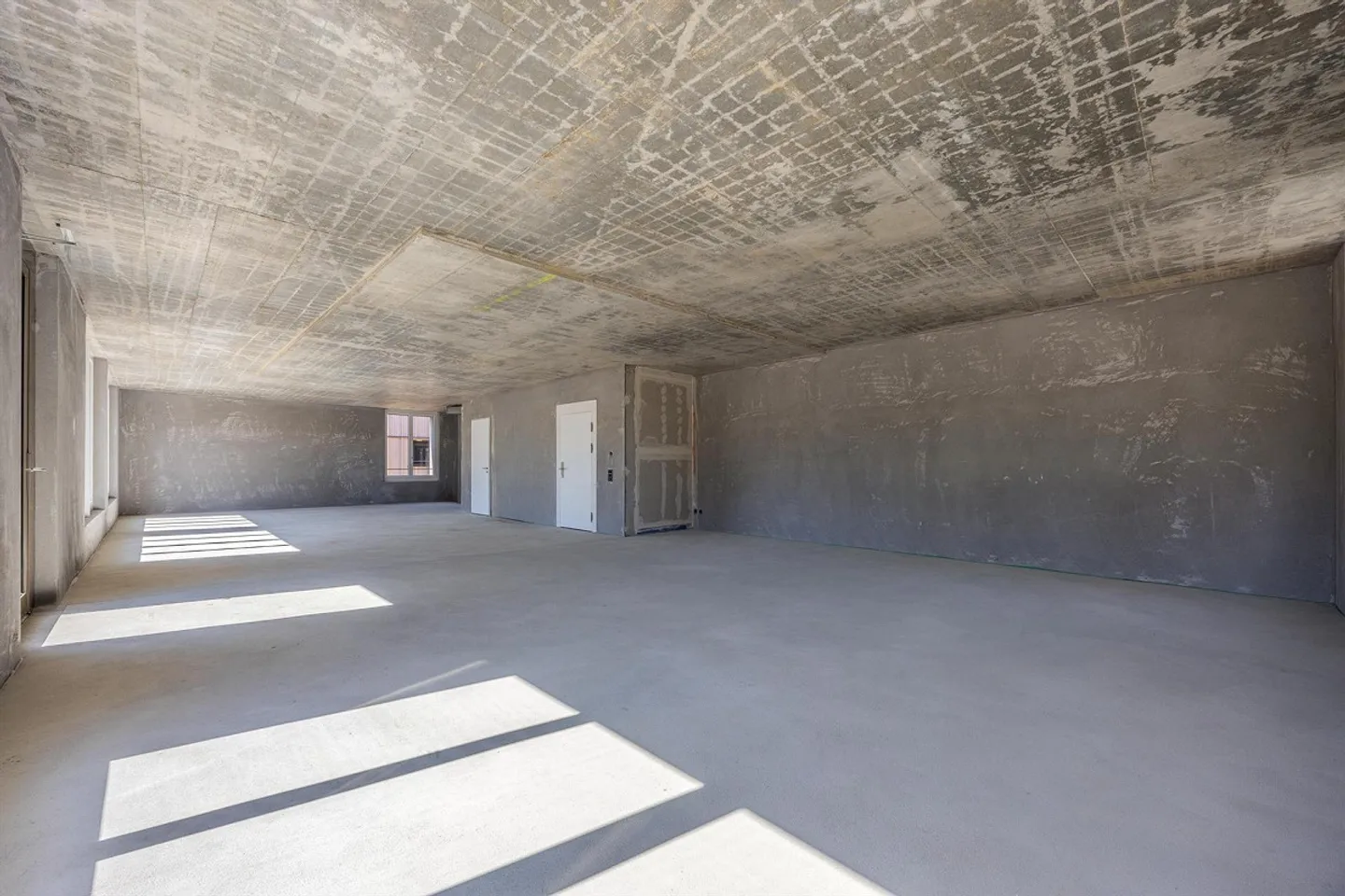 FIRST USE - Attractive commercial spaces between 85 and 126 m2 - Photo 4 of 9