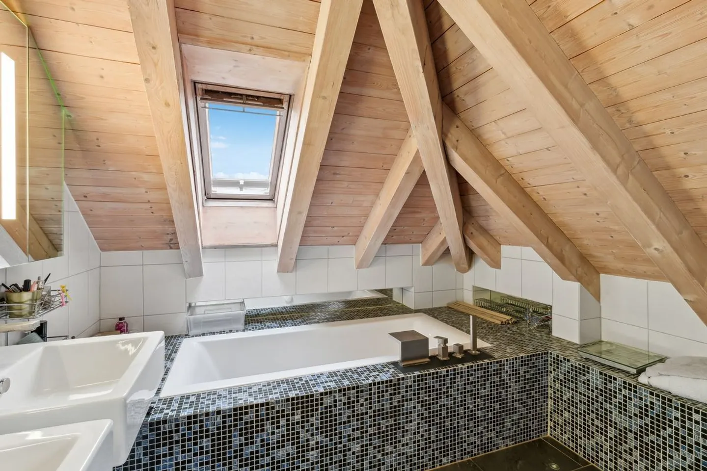 Elegantes Einfamilienhaus mit Pool - Foto 8 von 13