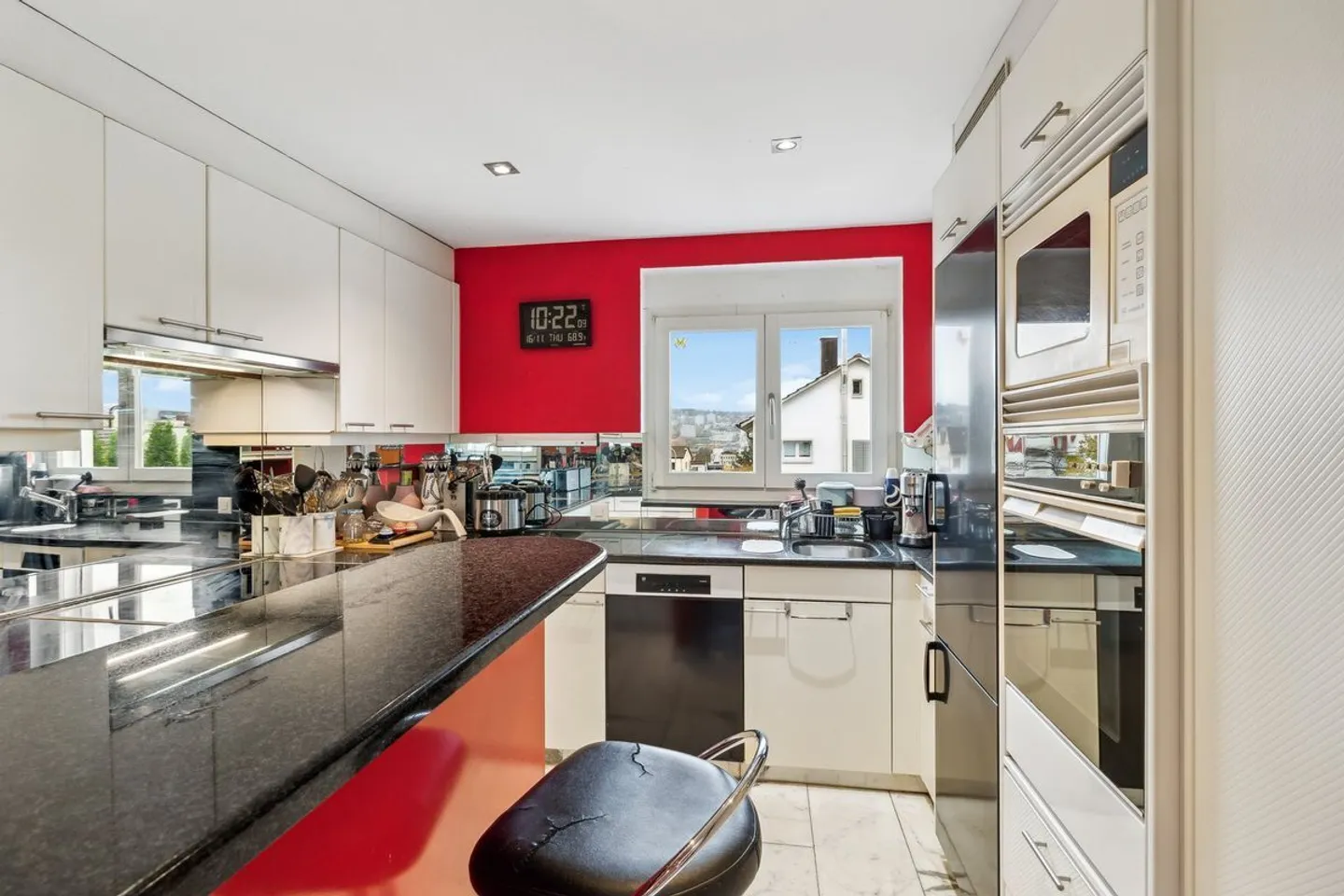 Elegantes Einfamilienhaus mit Pool - Foto 9 von 13