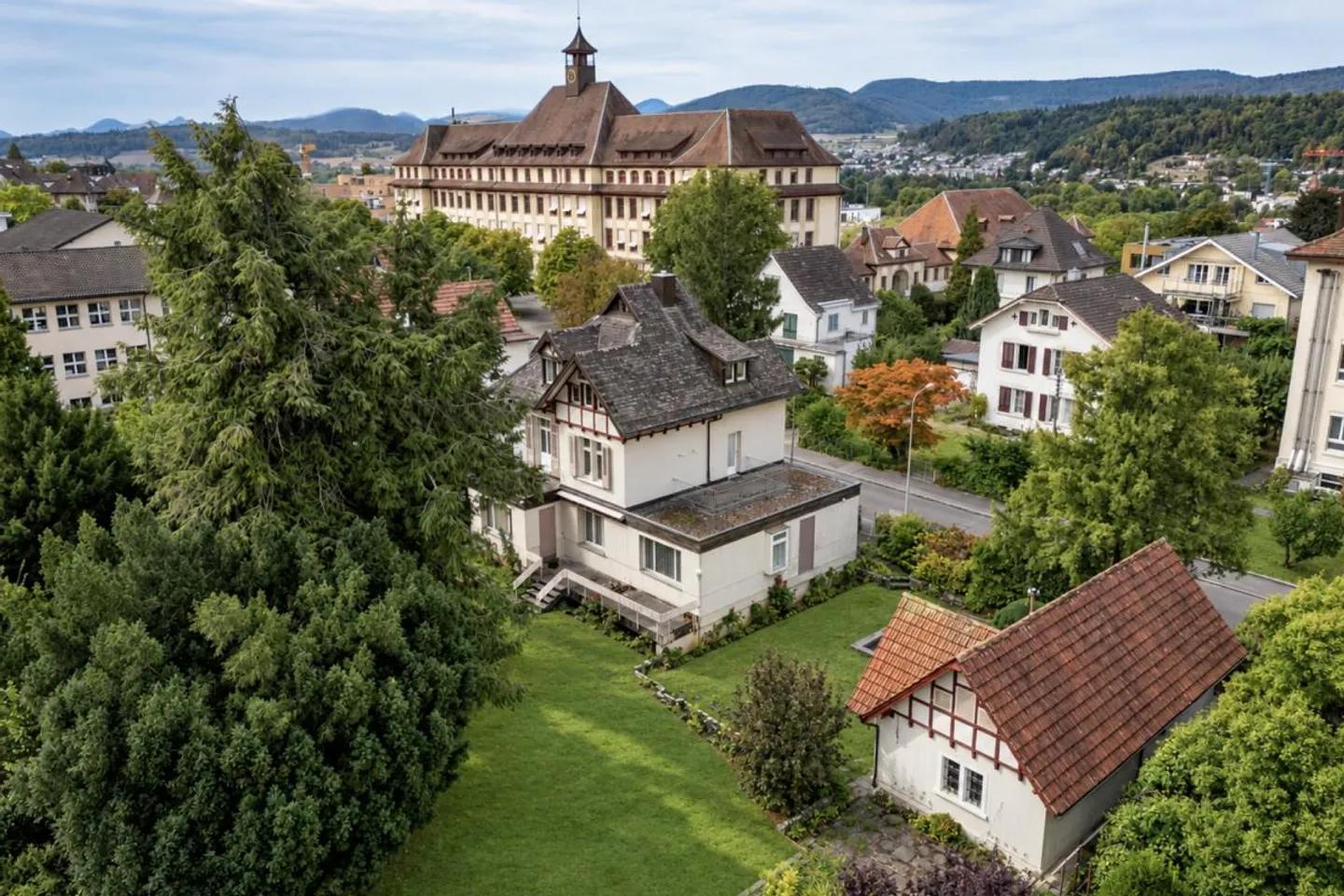 Central living, enjoy Aarau: Discover your new home - Photo 2 of 11