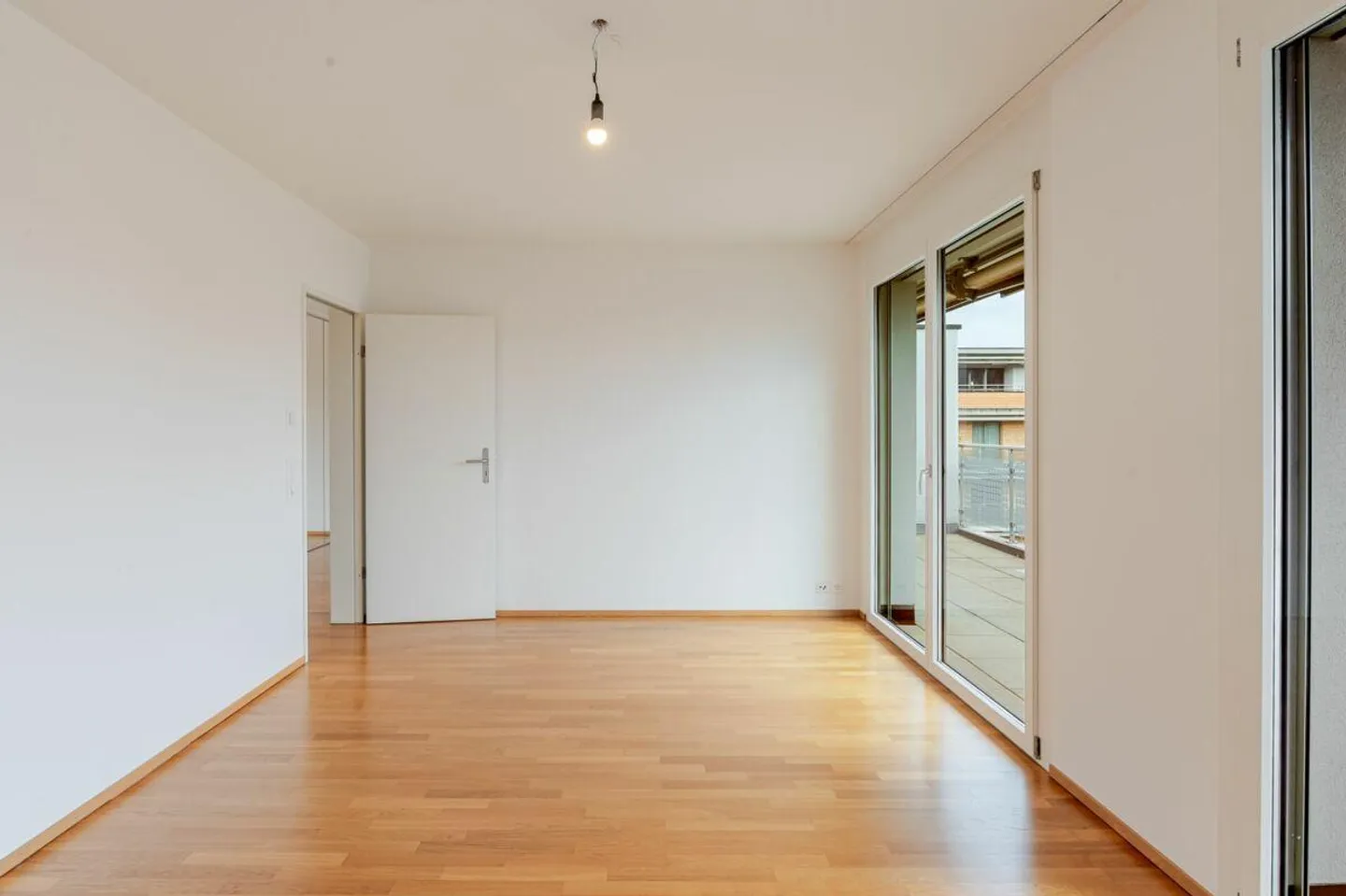 Bright 3.5 room penthouse apartment plus hobby room and 2 parking spaces in the popular Gundeli district - Photo 8 of 13