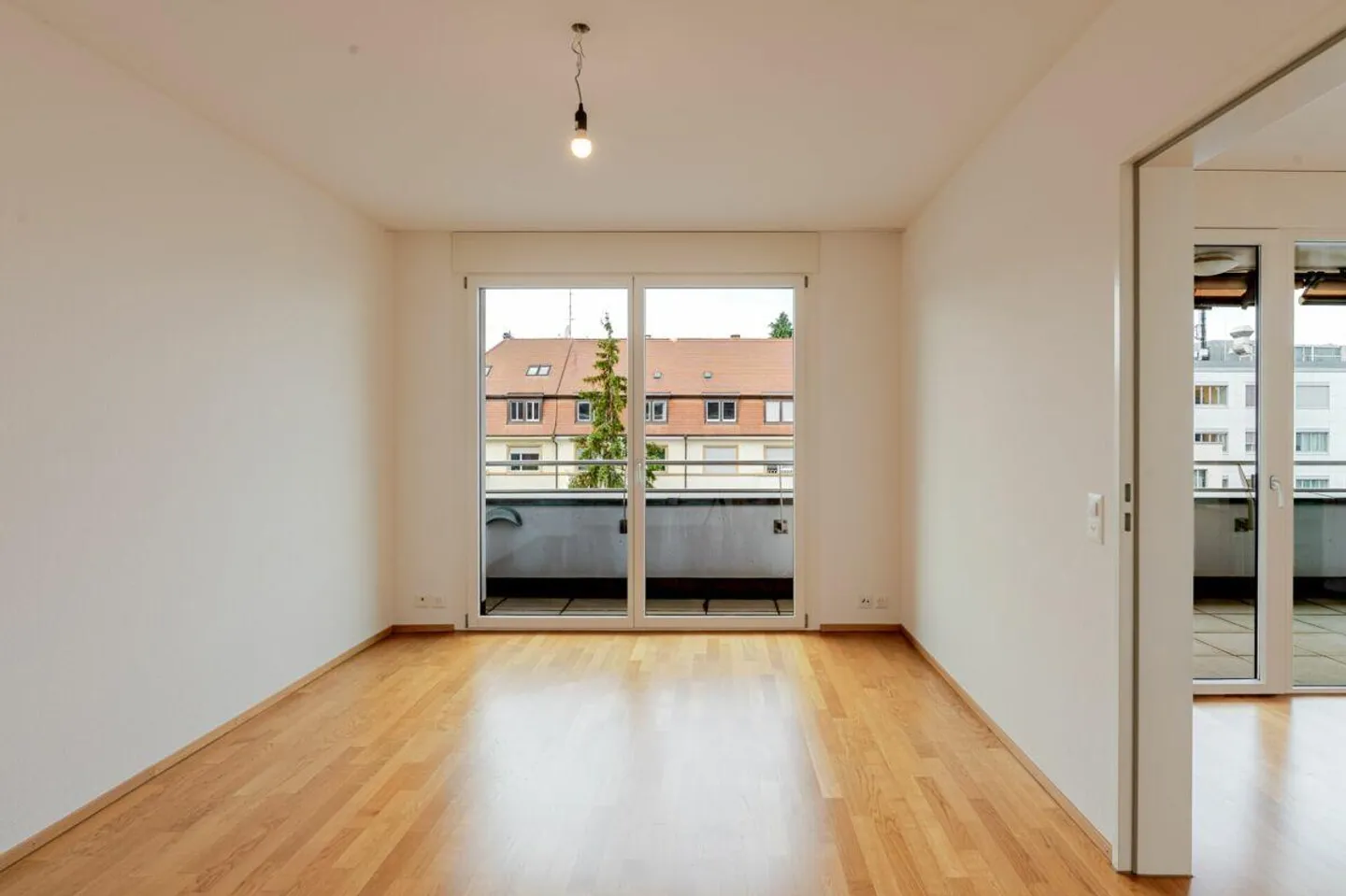 Bright 3.5 room penthouse apartment plus hobby room and 2 parking spaces in the popular Gundeli district - Photo 12 of 13