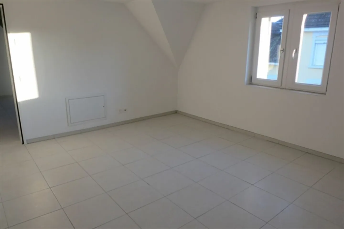 Beautiful 2.5-room apartment with gallery - Photo 5 of 11