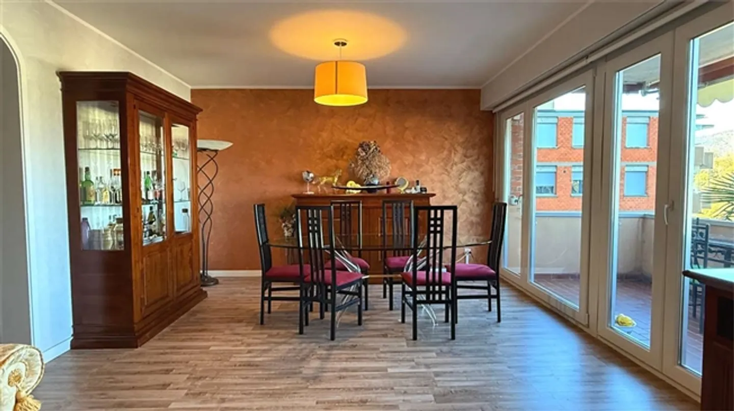 «3,5-Zimmer-Wohnung mit Terrasse und Seeblick – großes Potenzial in Paradiso» - Foto 3 von 15