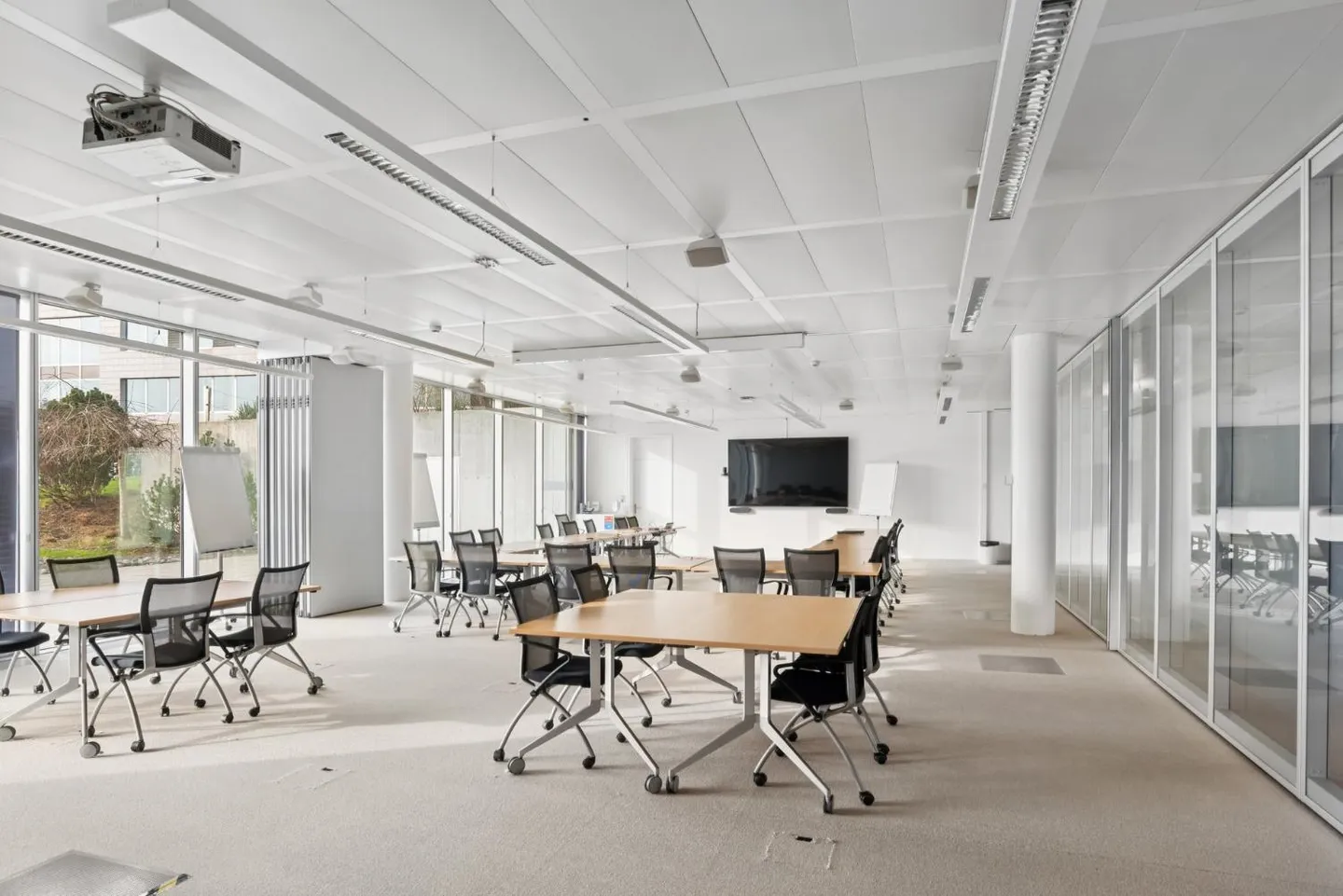 Surface of 680 m² with private terrace of 175 m² - numerous uses - Photo 4 of 11