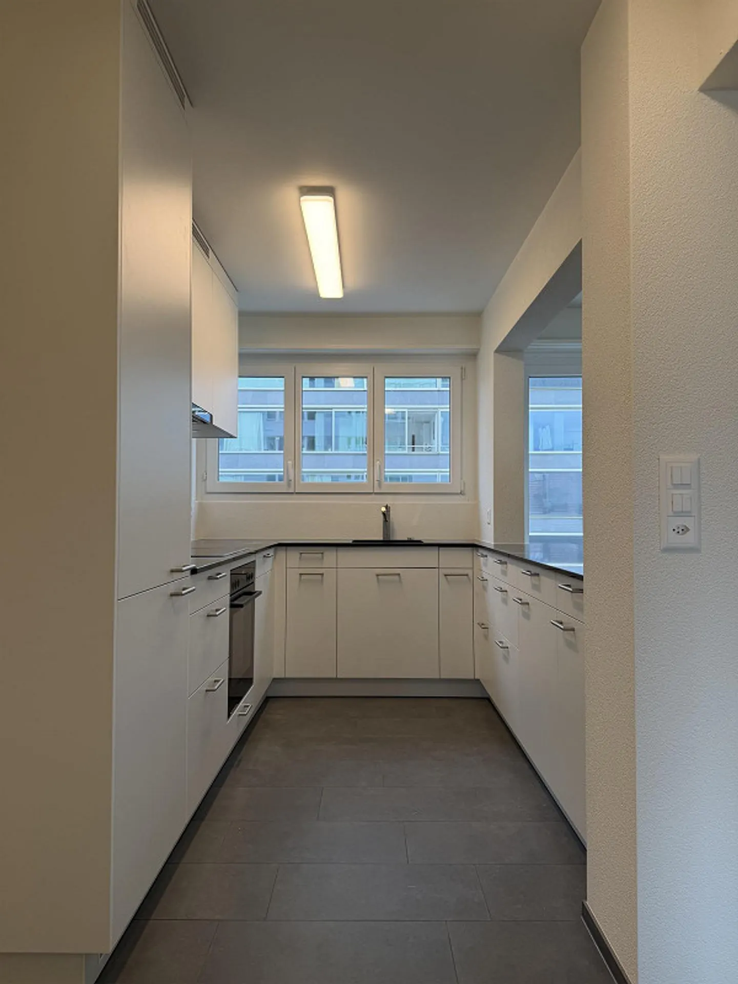 Première occupation après rénovation : appartement de 4,5 pièces dans un emplacement central à Zug - Photo 3 sur 10