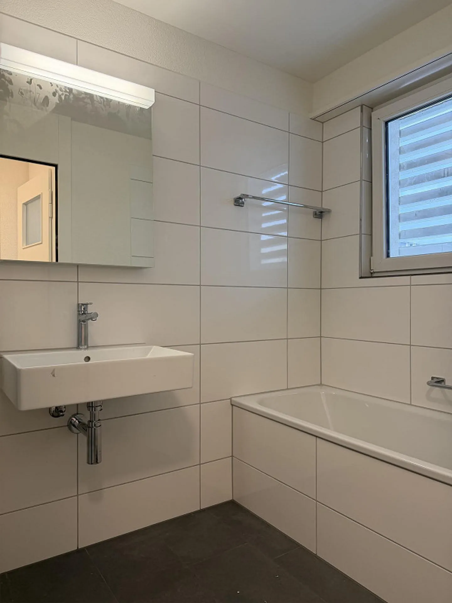 Première occupation après rénovation : appartement de 4,5 pièces dans un emplacement central à Zug - Photo 4 sur 10