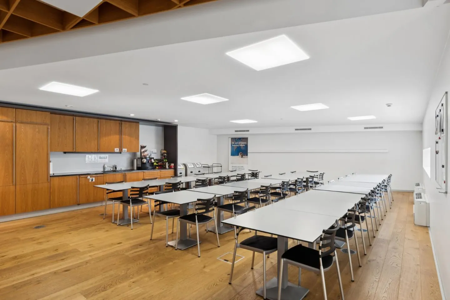 Surface of 680 m² with private terrace of 175 m² - numerous uses - Photo 8 of 11