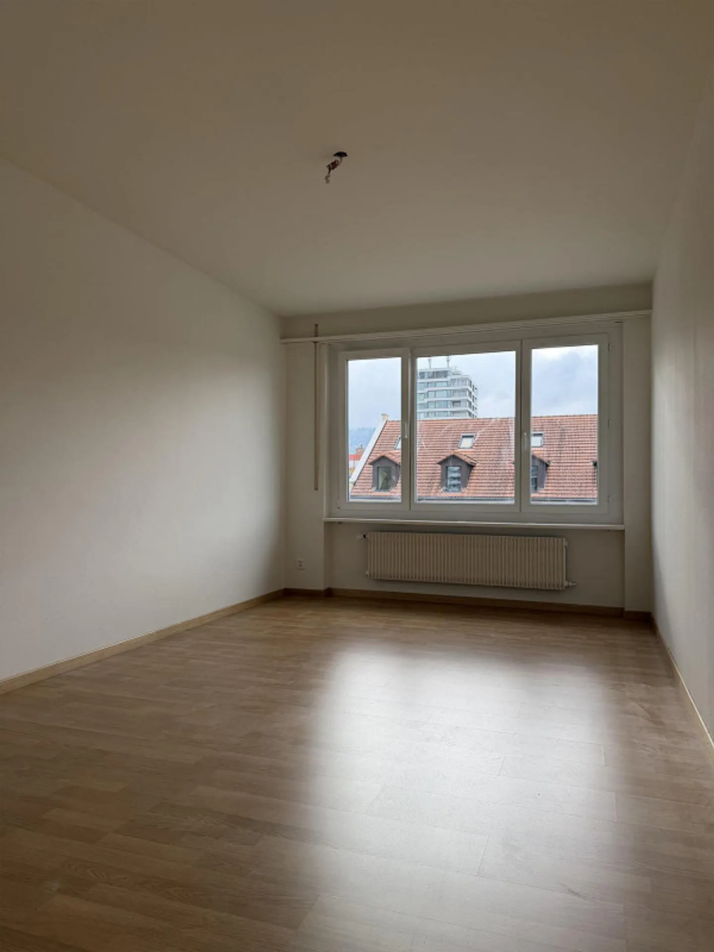 Première occupation après rénovation : appartement de 4,5 pièces dans un emplacement central à Zug - Photo 8 sur 10