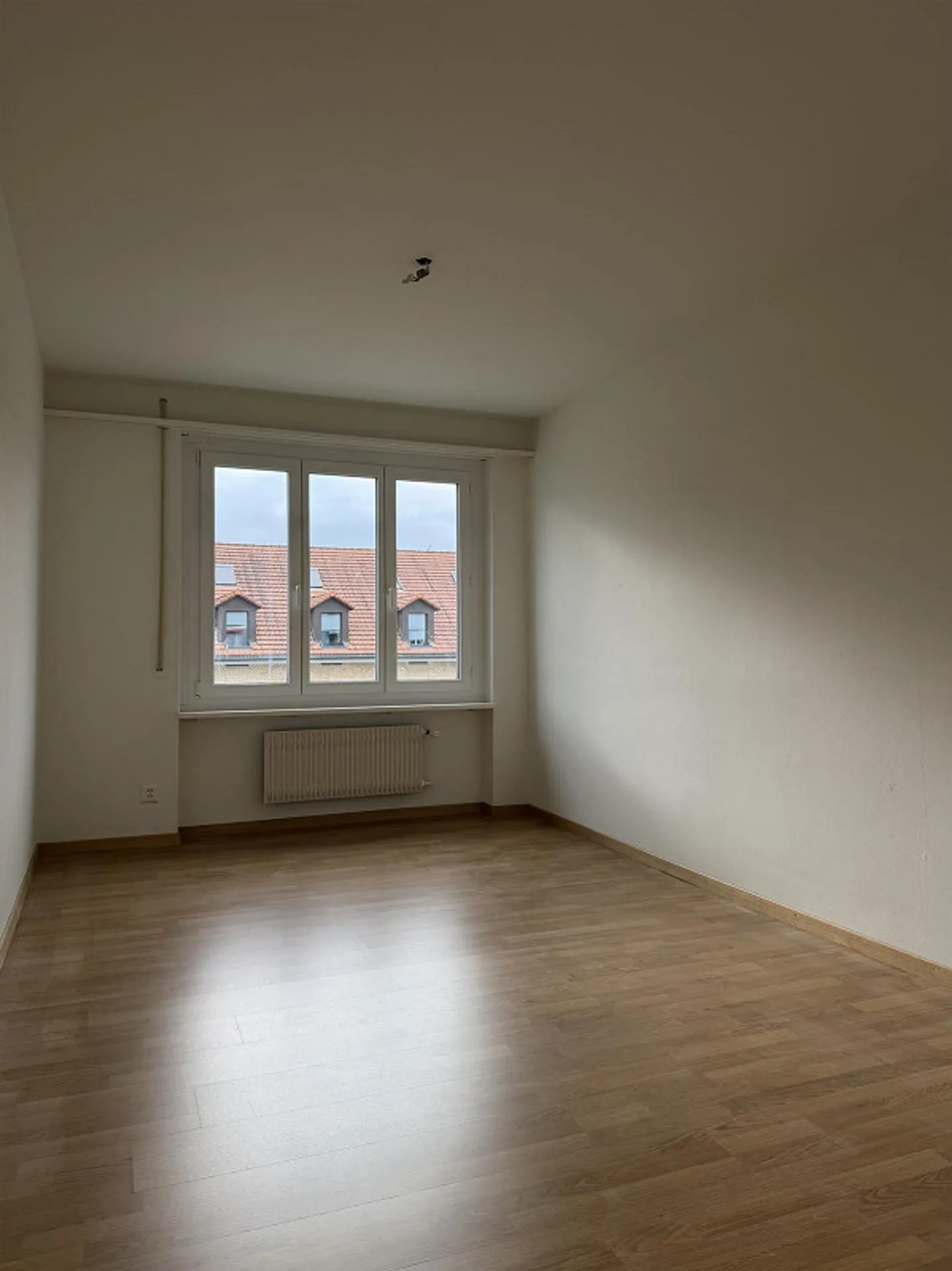 Première occupation après rénovation : appartement de 4,5 pièces dans un emplacement central à Zug - Photo 9 sur 10
