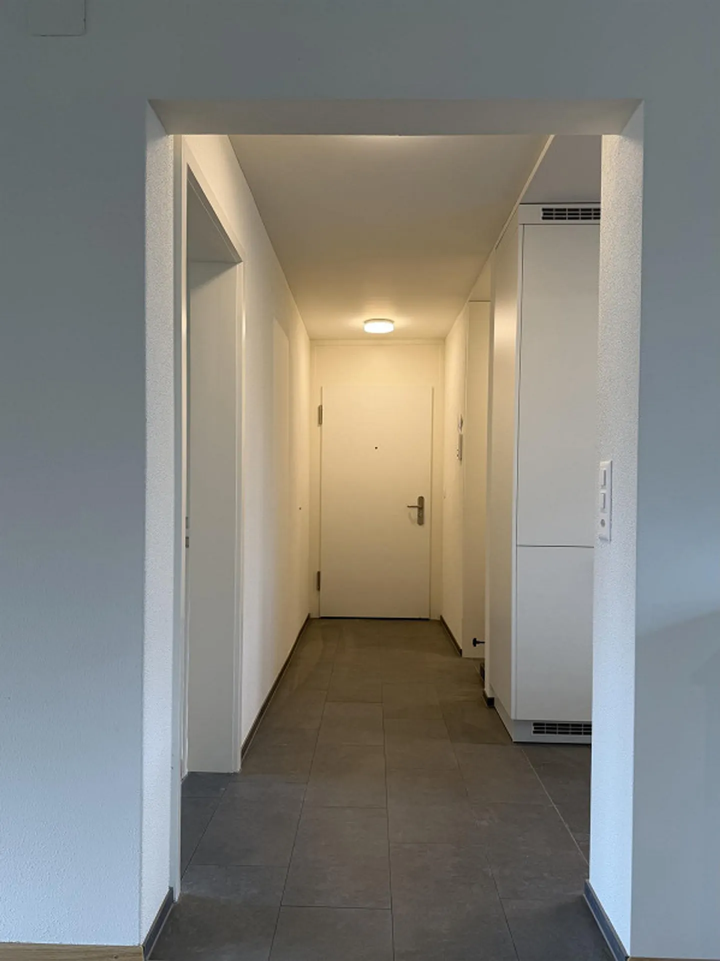 Première occupation après rénovation : appartement de 4,5 pièces dans un emplacement central à Zug - Photo 10 sur 10