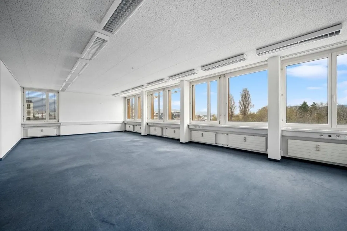 Office for rent - Photo 2 of 2