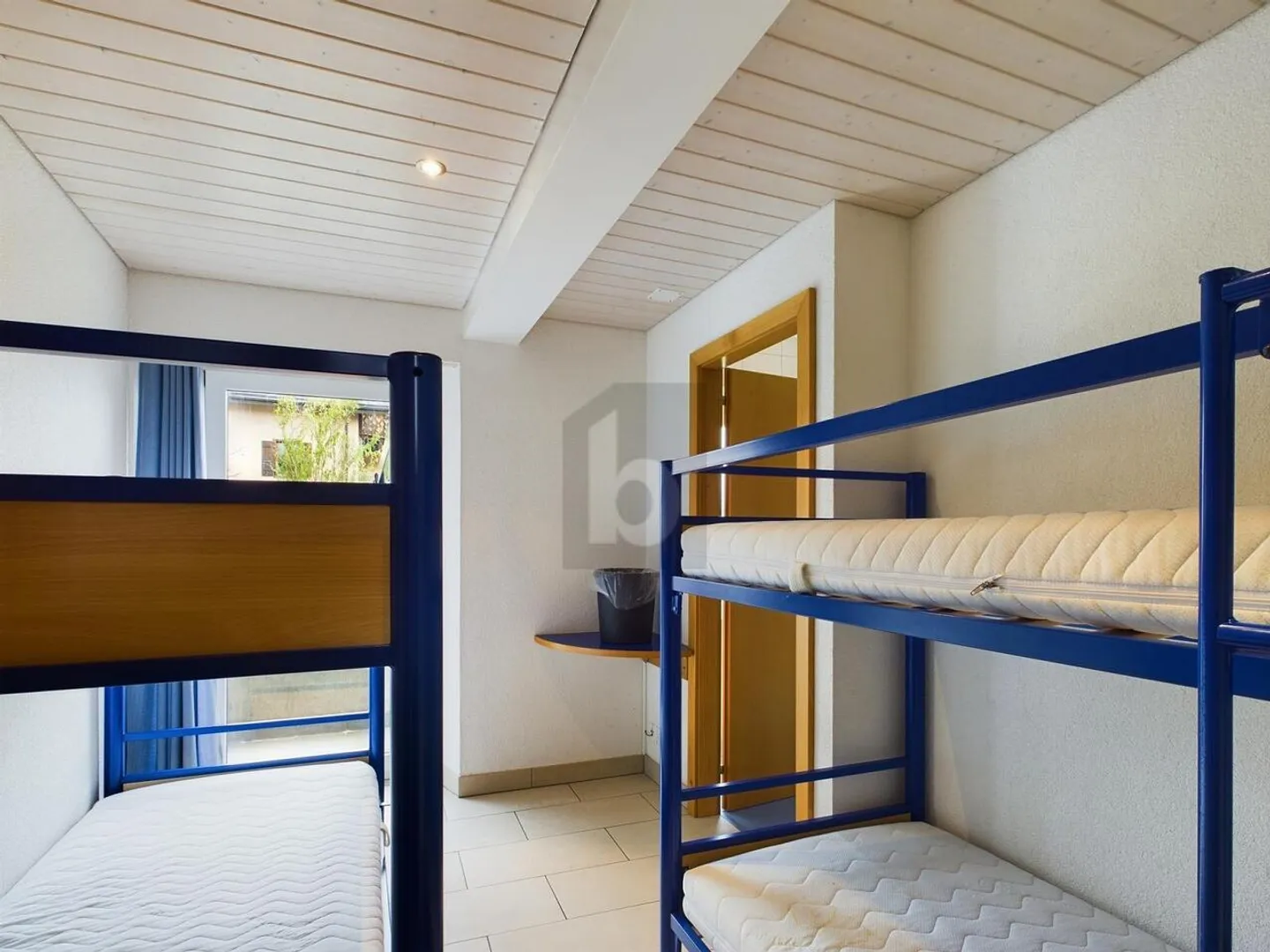 CHARMING GUEST HOUSE - Photo 3 of 5