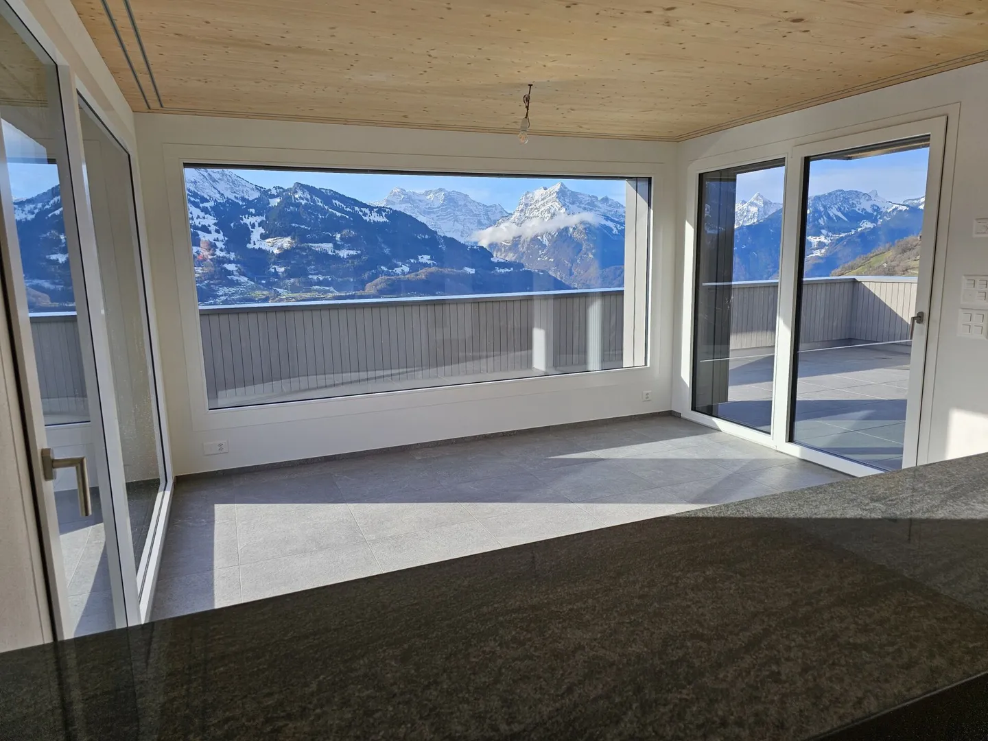 Maison individuelle avec appartement séparé et vue unique - Photo 4 sur 7