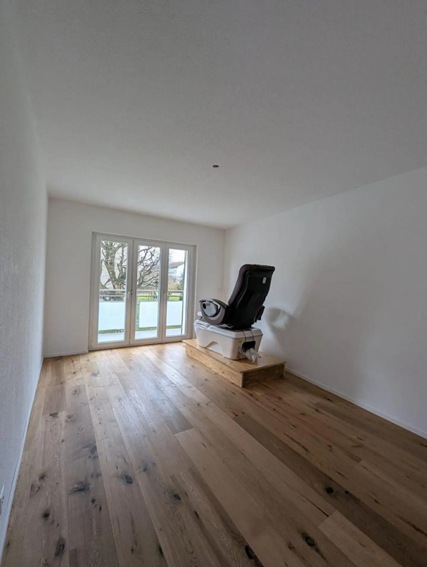 Moderne 3.5-Zimmerwohnung mit Balkon - Foto 3 von 10