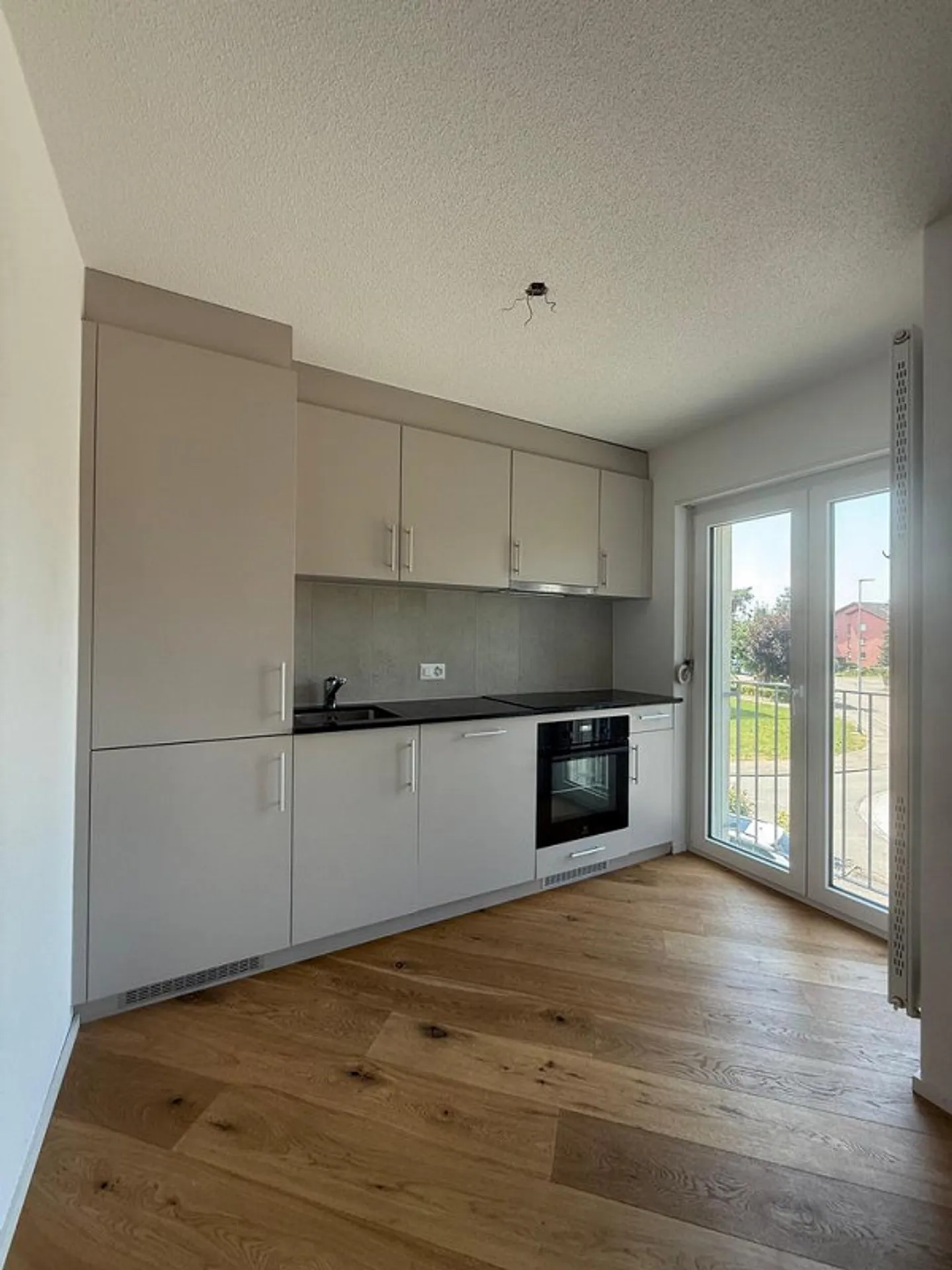Moderne 3.5-Zimmerwohnung mit Balkon - Foto 1 von 10