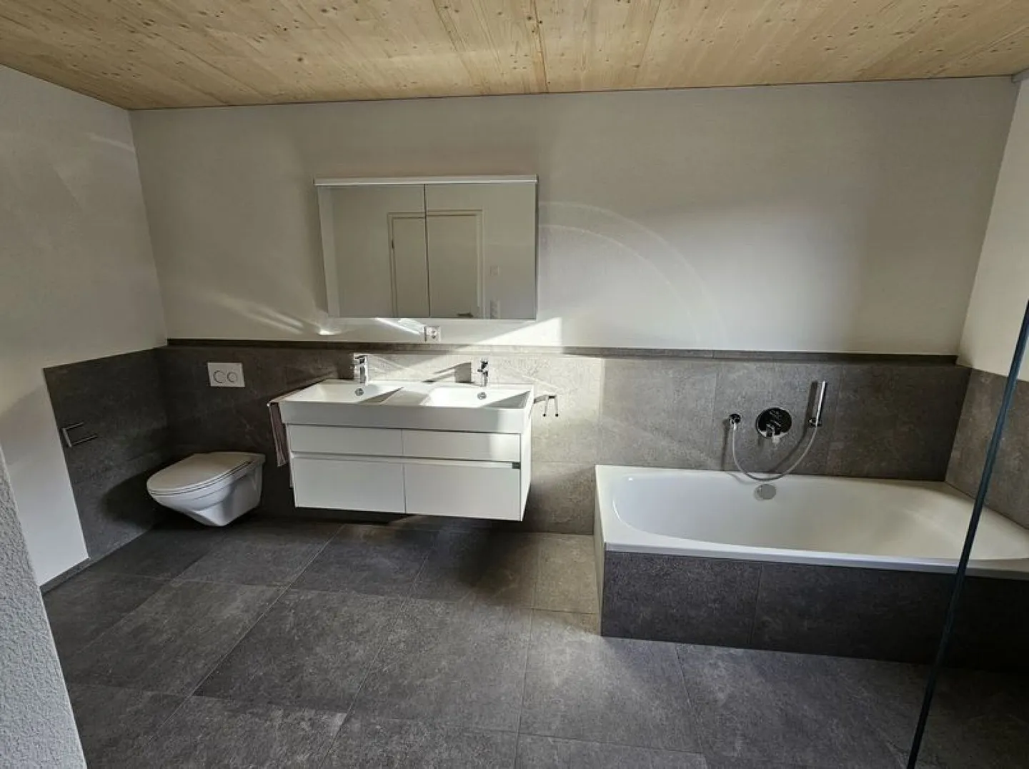 Maison individuelle avec appartement séparé et vue unique - Photo 3 sur 7