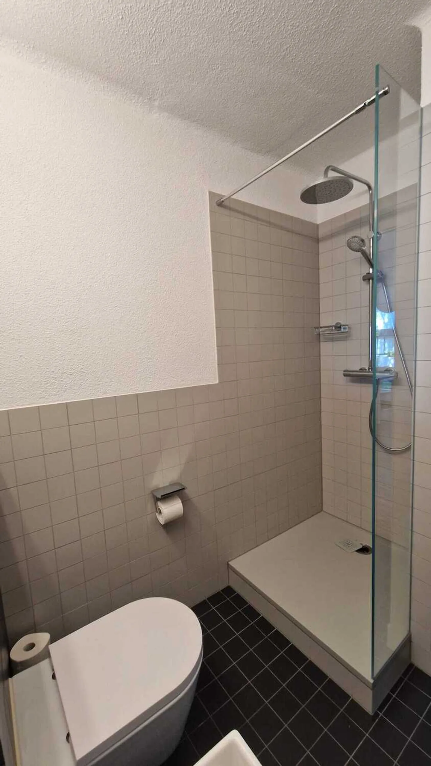 Appartement spacieux avec accès jardin - Photo 8 sur 10